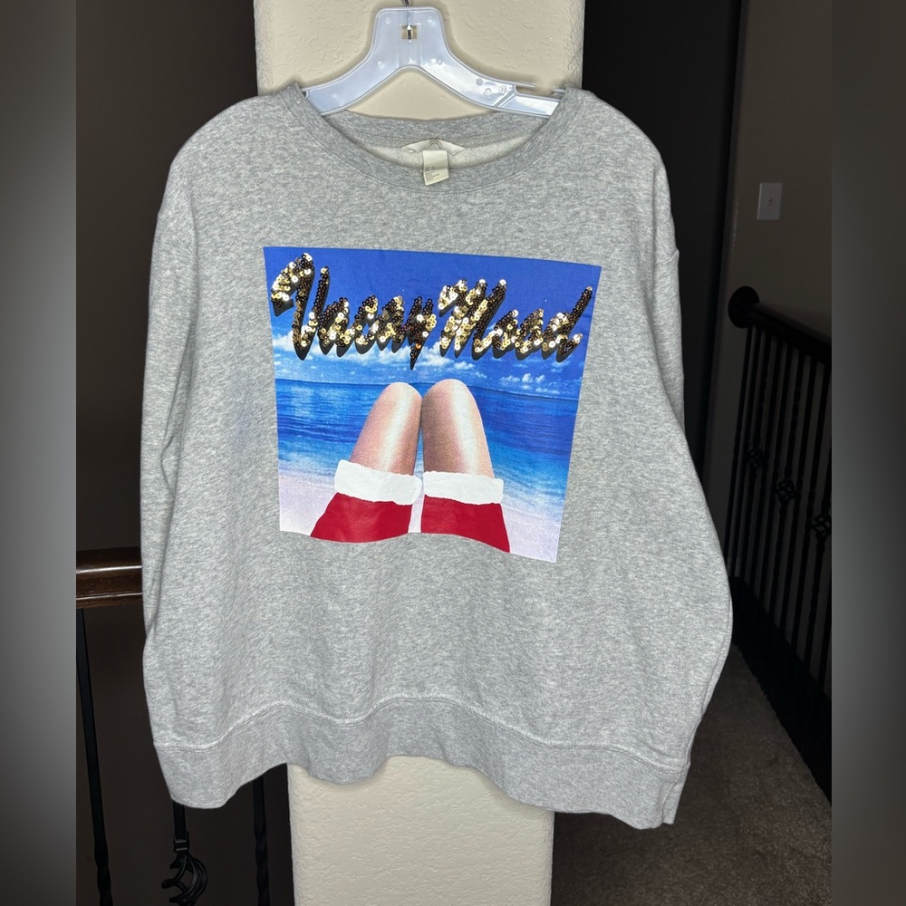 H&M Gray Sweatshirt with Santa Legs on Beach Graphic Size XL Cotton Blend